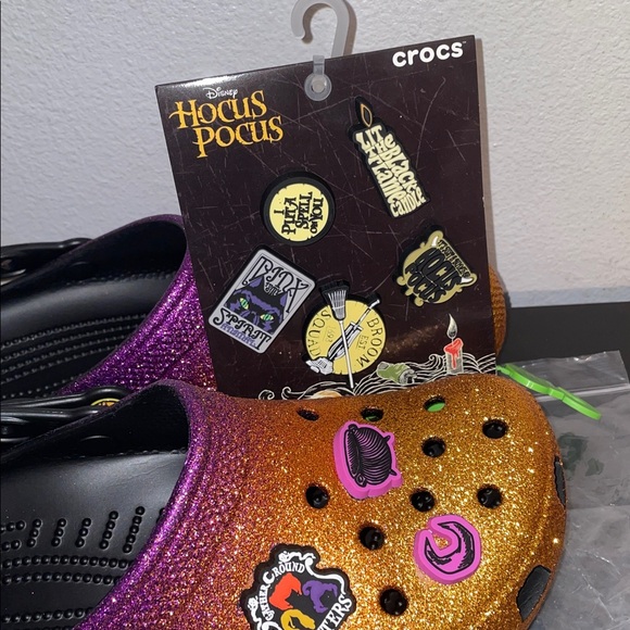 Exclusive Limited Edition Crocs Disney Hocus Pocus Glitter Clog & Jibbitz Charms - Picture 11 of 16